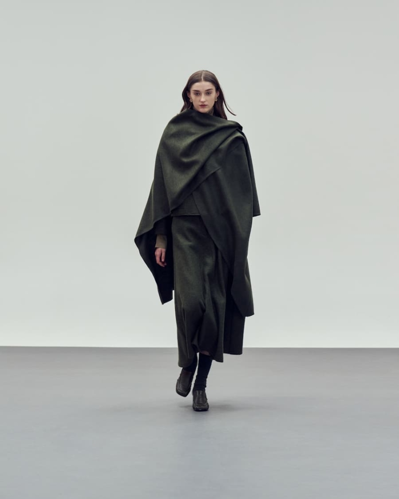Devotion Twins Cape Coat Bautinia