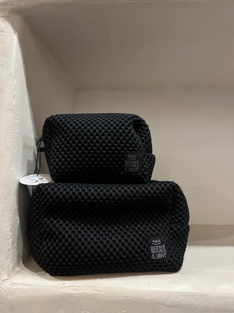 SHAKA BLACK POUCH