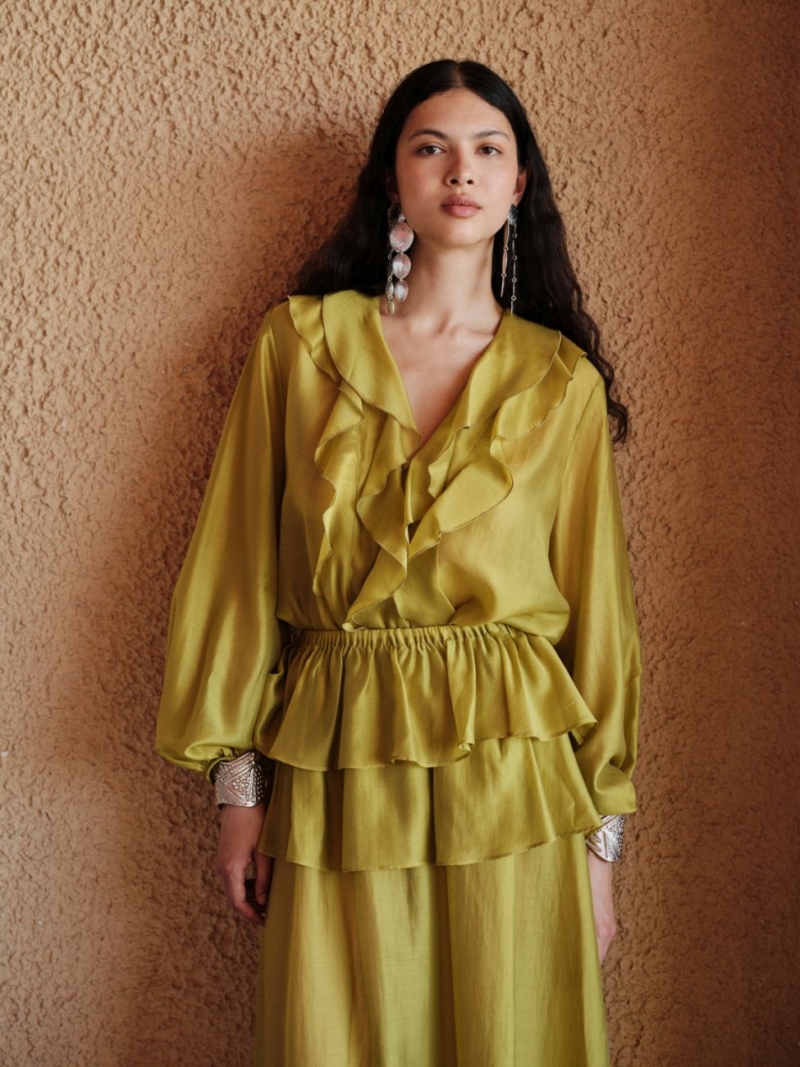 devotion twins shirt with ruffle linen 