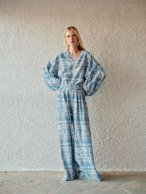 Devotion Twins Wildwood blouse jacquard cotton blue model look