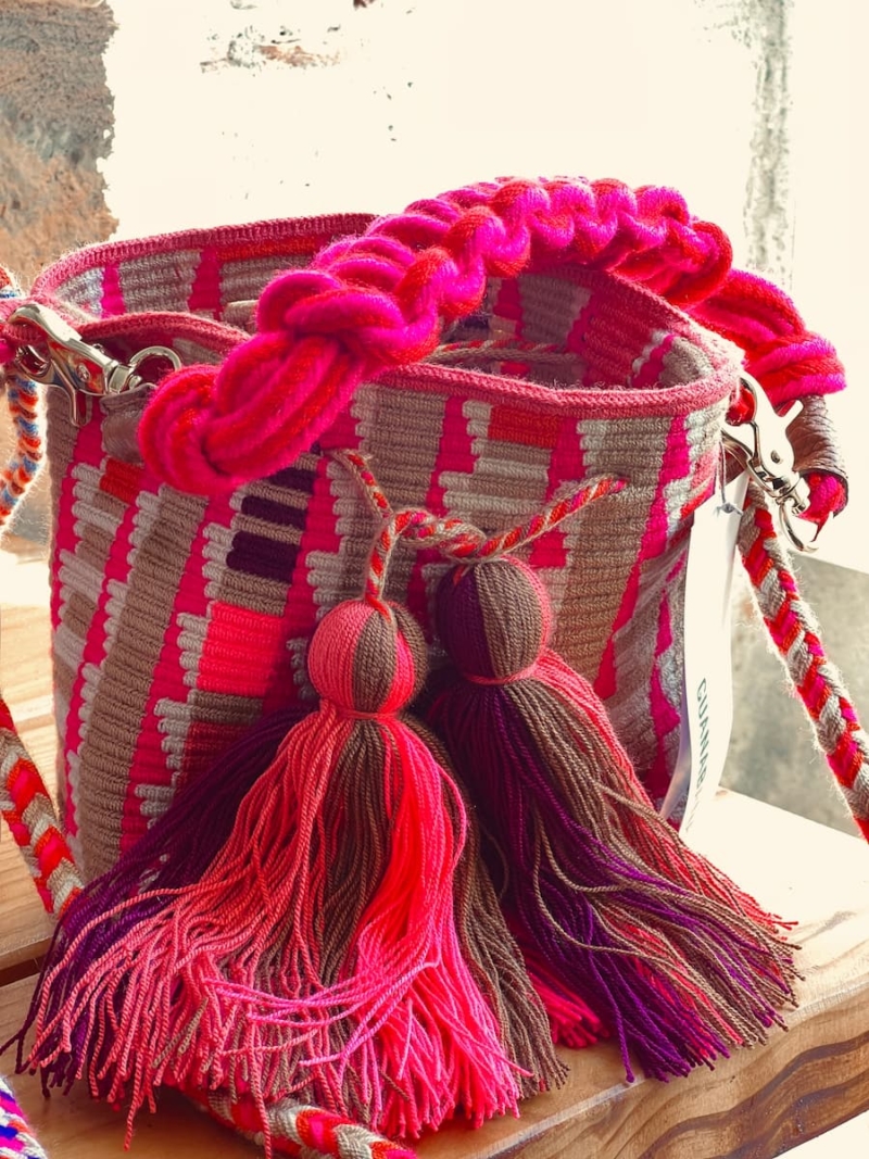 crossbody bag m with short macrame handle corvus