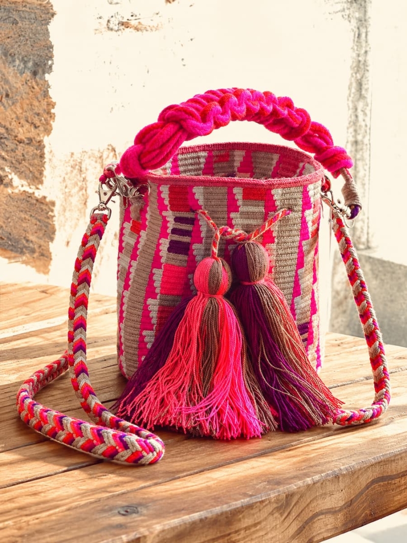 crossbody bag m with short macrame handle corvus