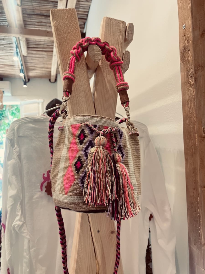 guanabana crossbody bag m with short macrame handle romvos