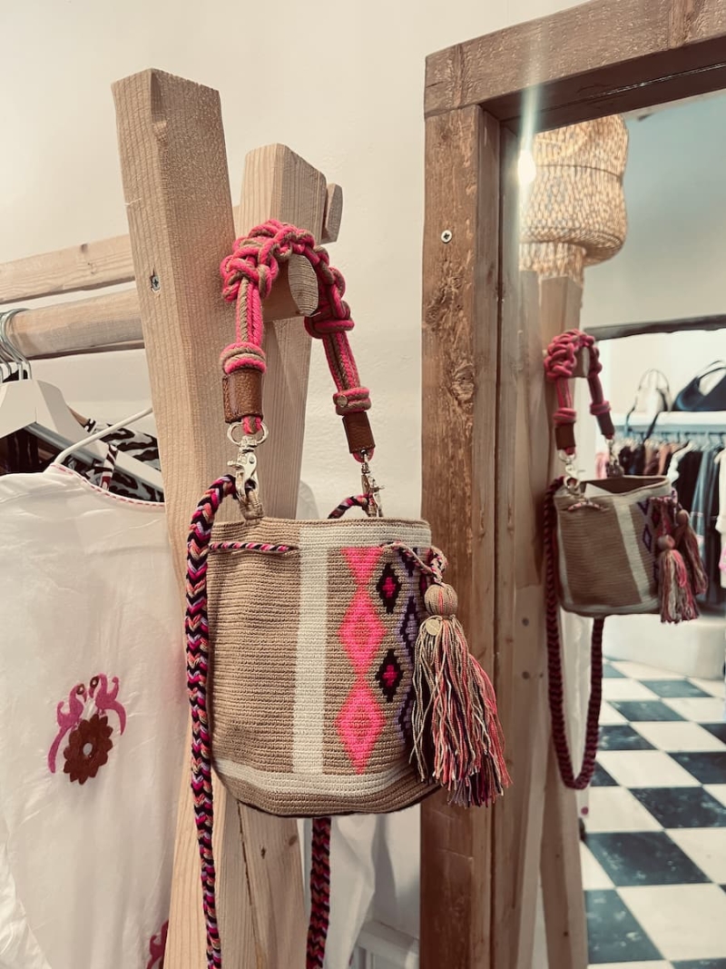 guanabana crossbody bag m with short macrame handle romvos